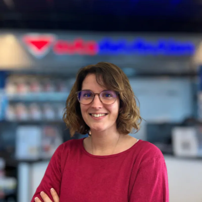 Alexia M., Autodistribution